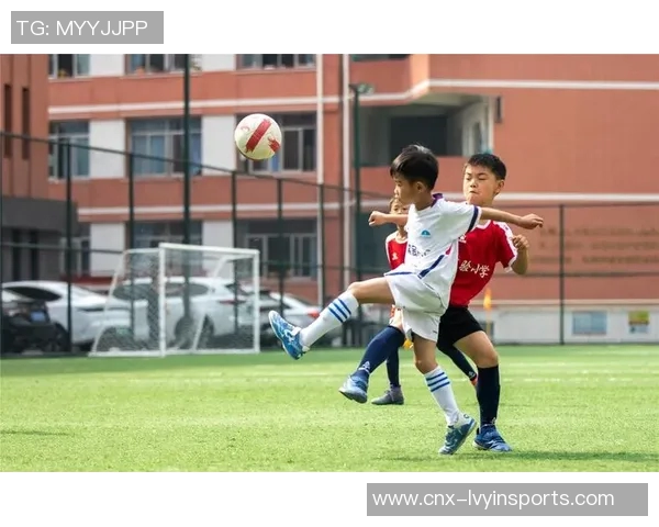 提升小学生足球技能的训练视频分享与技巧解析